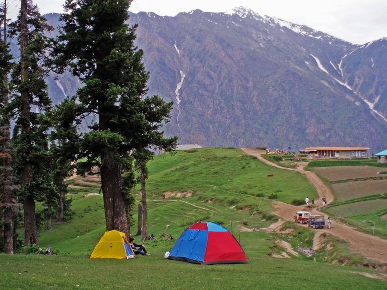 Camping tours are a wonderful way to explore the great outdoors and immerse yourself in nature.​